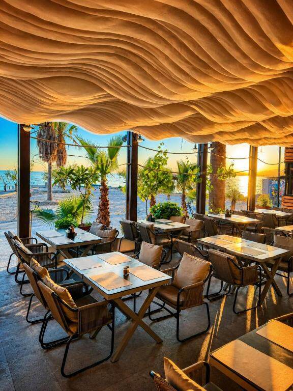 Restoran i terasa uz more - Jona Rooms Podstrana